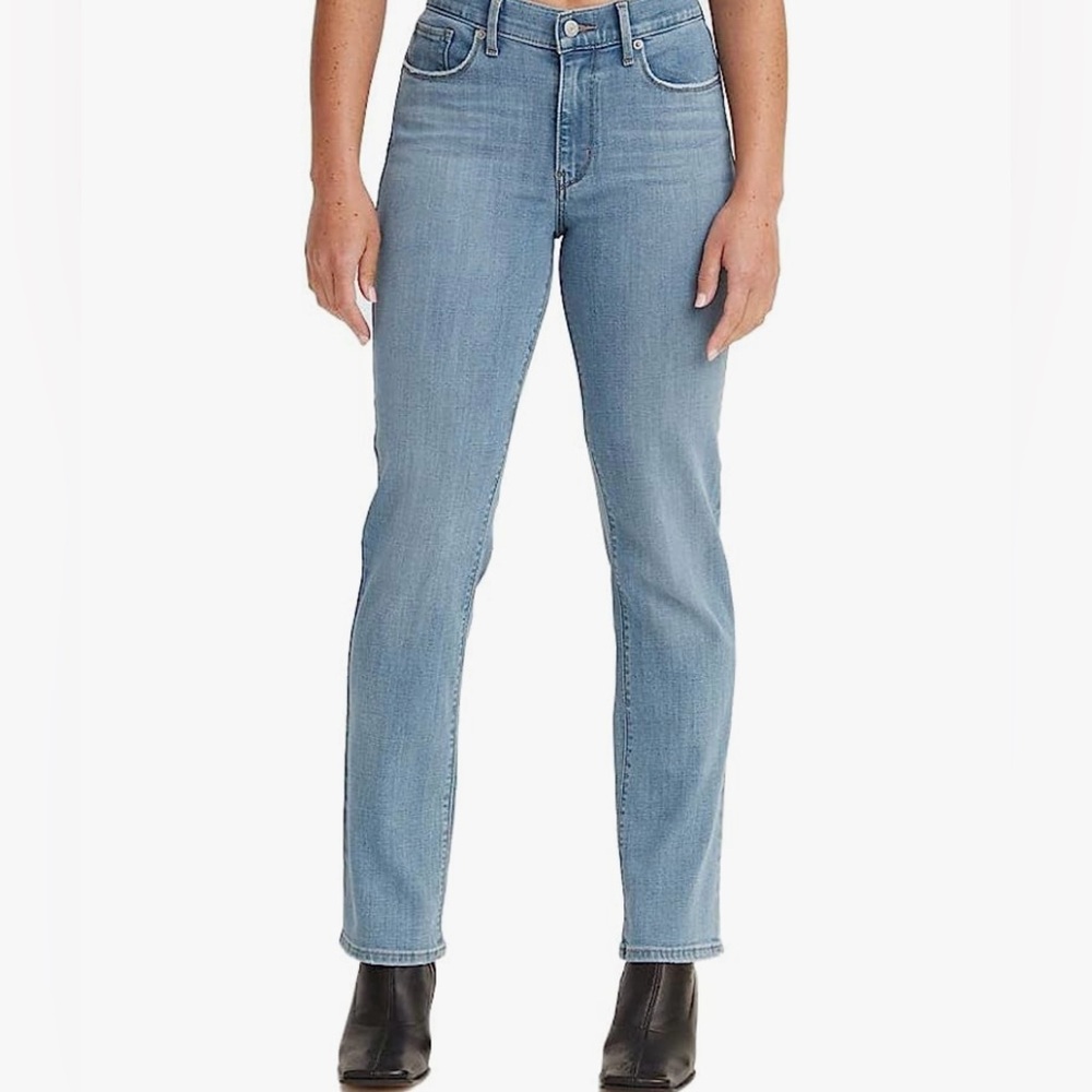 Levi’s women’s classic straight jeans